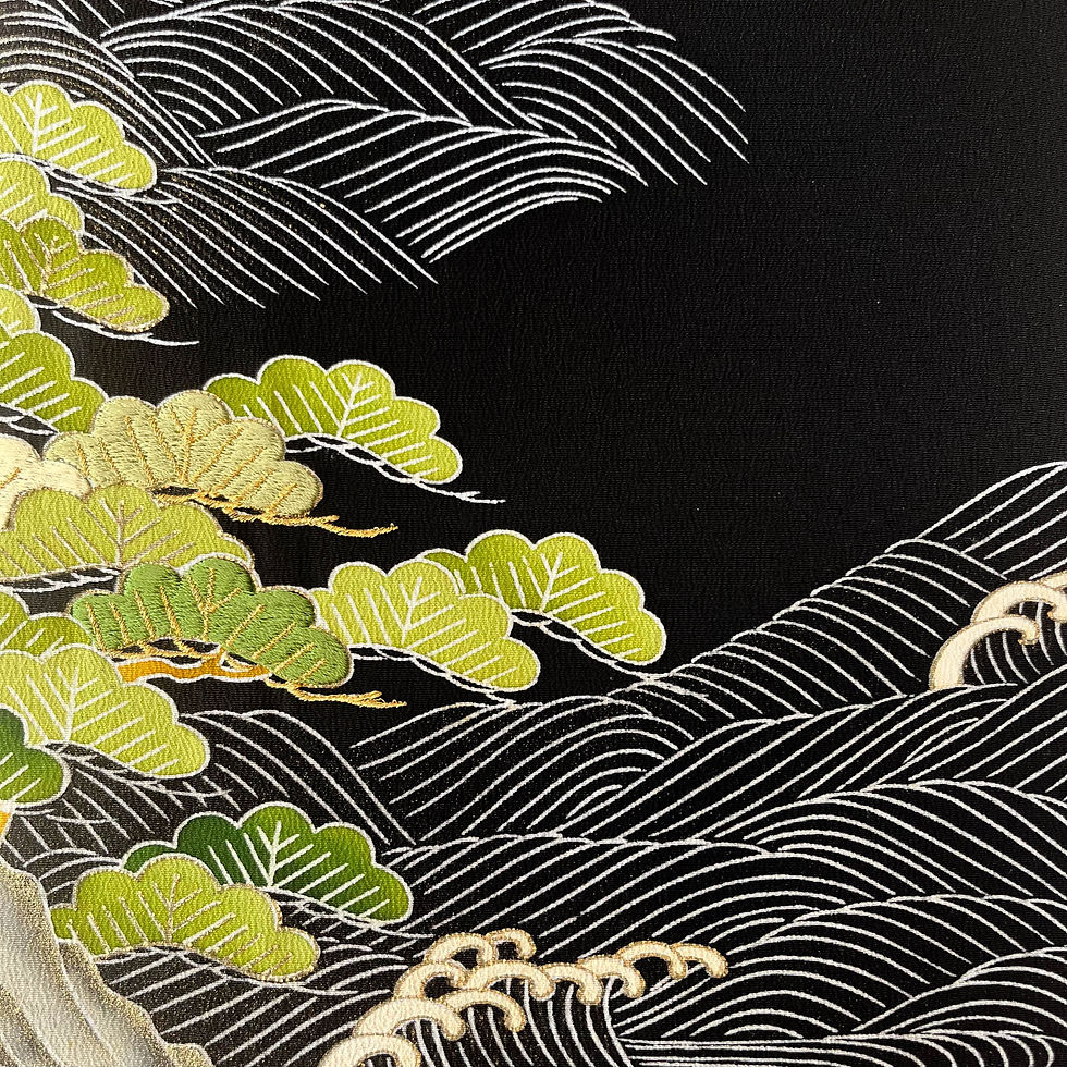 サムネイル： 波にかかる松