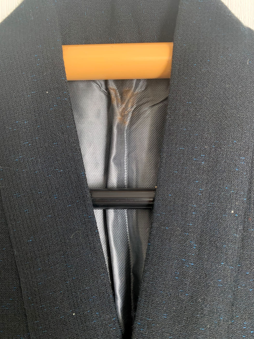 サムネイル： 濃い紺の男性着物