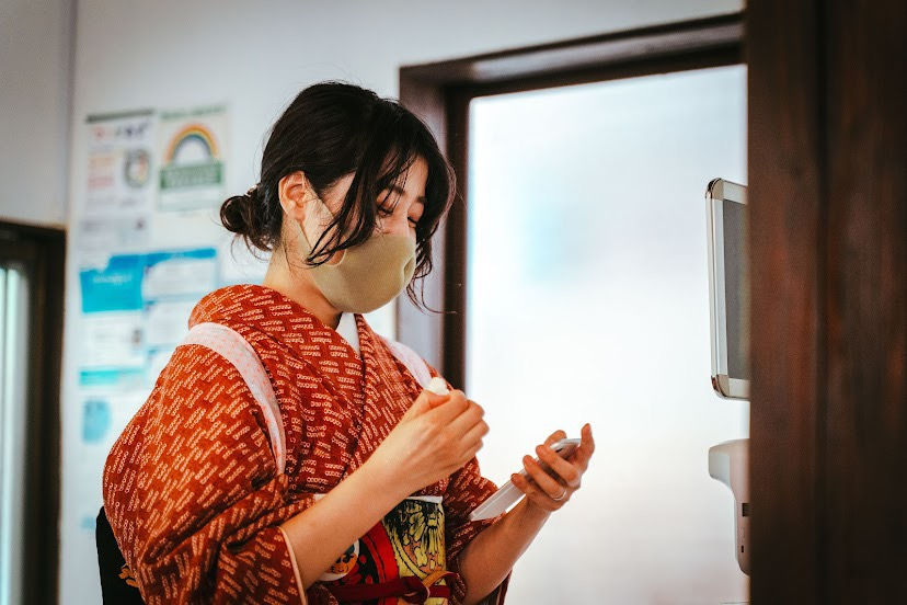 サムネイル： レトロな雰囲気満載のカラフルな名古屋帯