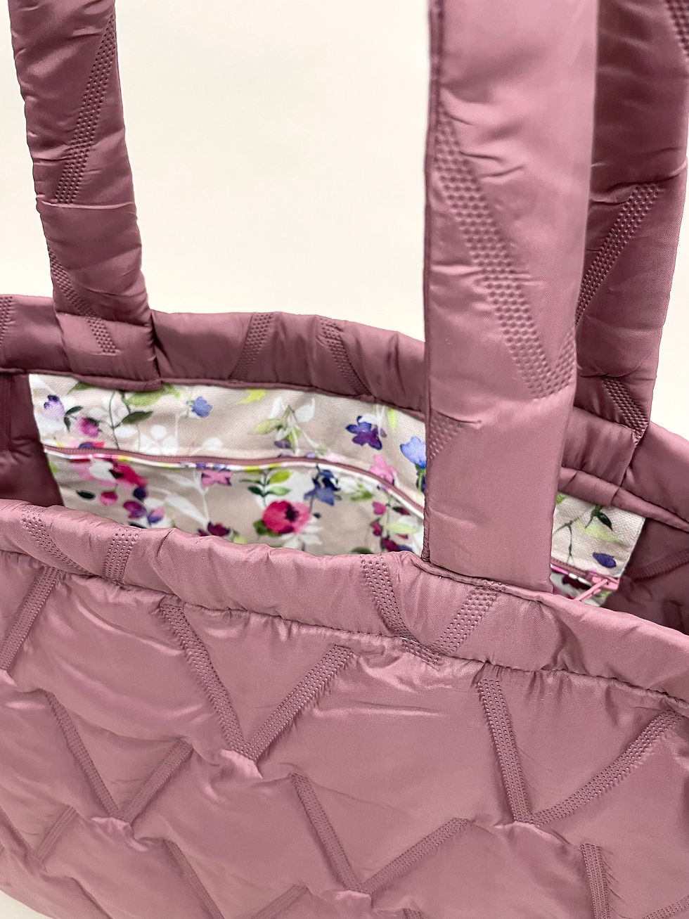 Der Shopper Padded Mauve ist eine tolle Handtasche mit Innenfach