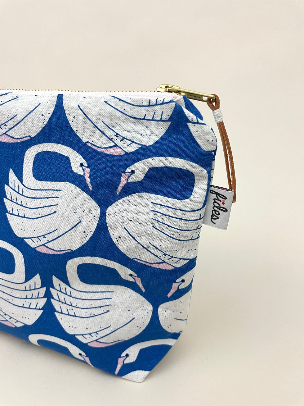 Miniaturbild: Blaue MakeUp Tasche mit Schwan