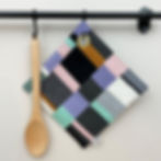 Miniaturbild: Quadratischer Topflappen mit buntem Druck