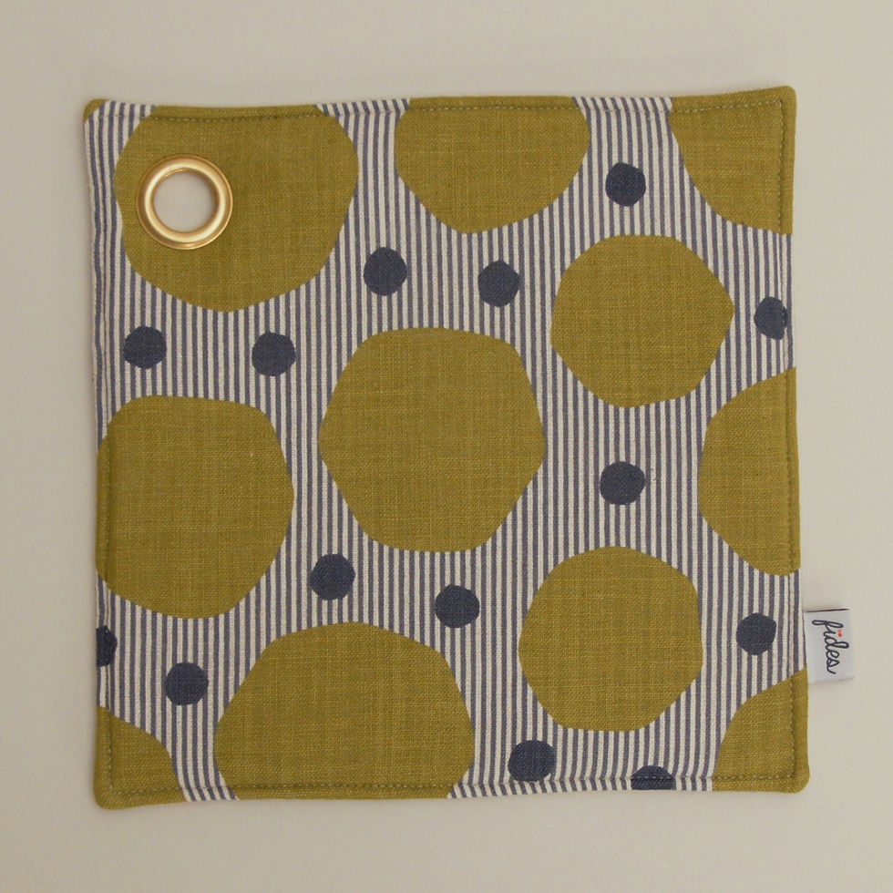 Quadratischer Topflappen im Scandilook