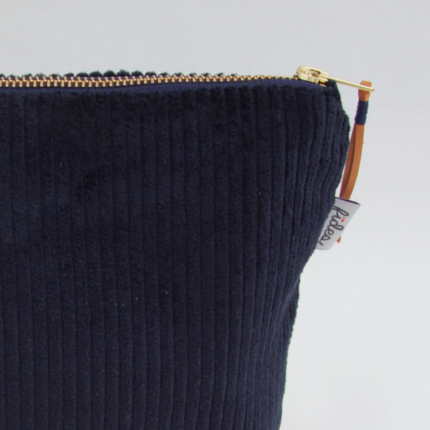 Dunkelblaue MakeUp Tasche aus Kord