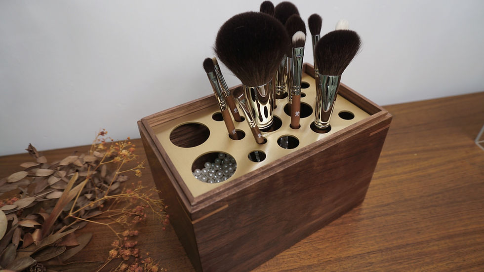 Thumbnail: 𝐁𝐥𝐚𝐜𝐤 𝐖𝐚𝐥𝐧𝐮𝐭 𝐌𝐚𝐤𝐞𝐮𝐩 𝐇𝐨𝐥𝐝𝐞𝐫 20