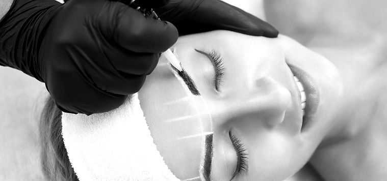 Eyebrow technician tinting