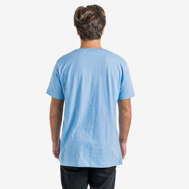 תמונה ממוזערת: BACK LIGHT BLUE COTTON T-SHIRT ON MALE MODEL