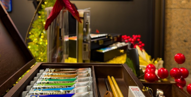 Pinturas Rembrandt en caja de tienda D'art Masha Andorra la Vella