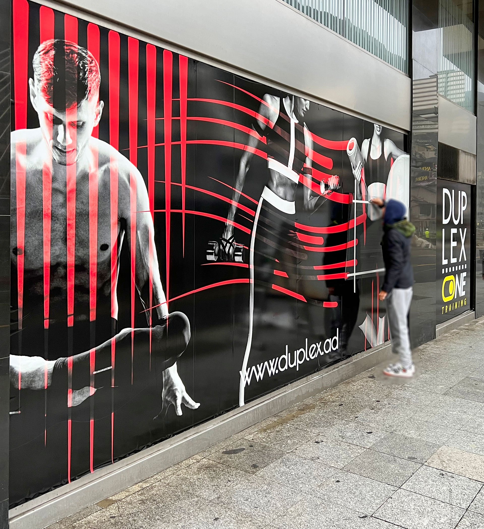 Vinil microperforado en façana de Club esportiu Duplex per Sc Comunicació