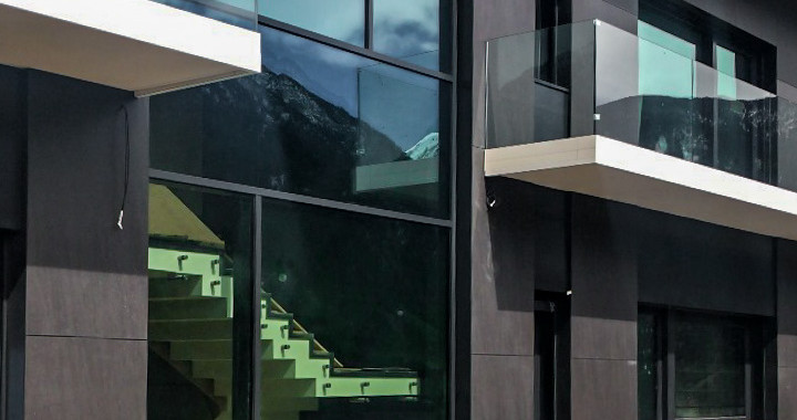 Windows of a chalet by Cristalleries Nou Estil Andorra