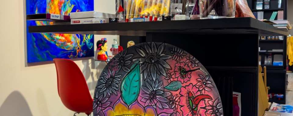 Acuarelas y materiales de arte en tienda D'art Masha Andorra la Vella
