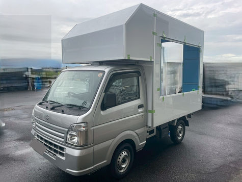 只今、キッチンカー制作中！