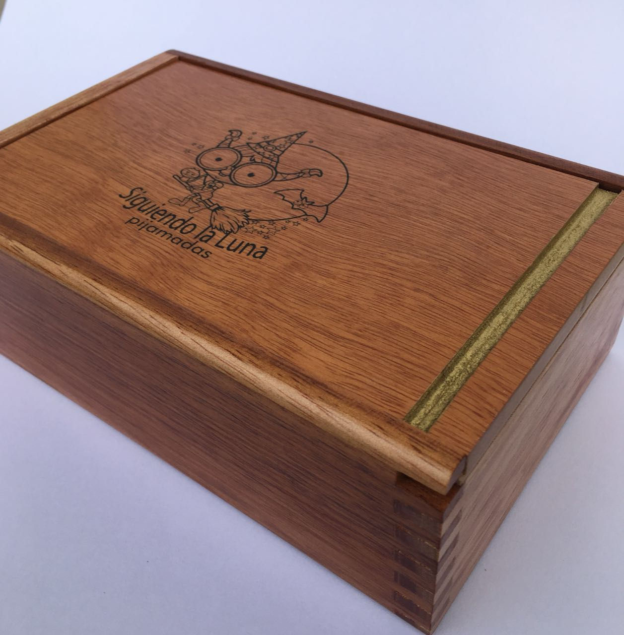 Caja de madera de cedro