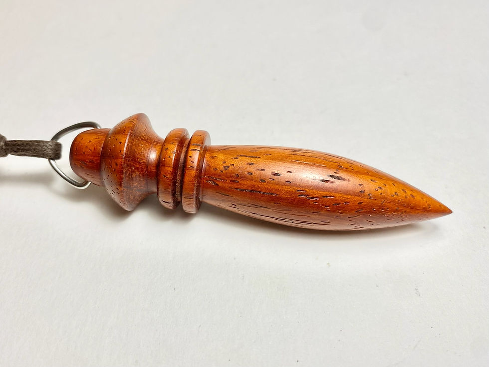 Miniature : Pendule égyptien bois Padouk du Nigéria