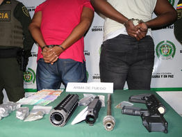 Policía captura dos personas por el delito de tráfico de armas de fuego
