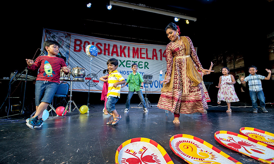 Bengali Dancer teaching kids moves