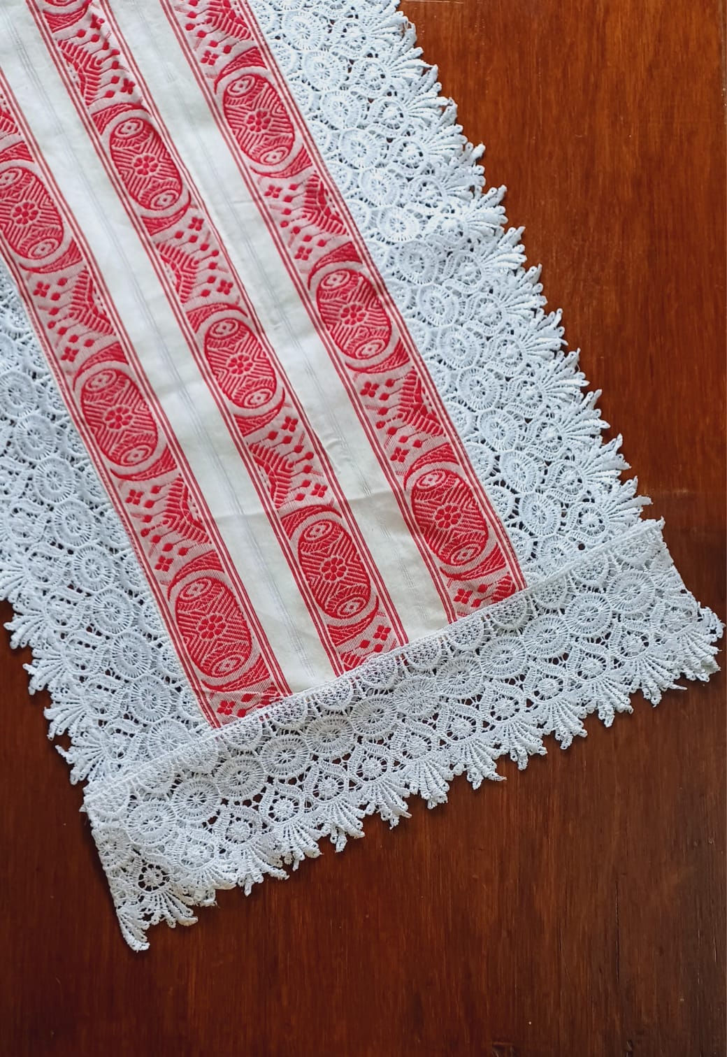 Dhul & Pepa Design Table Runner