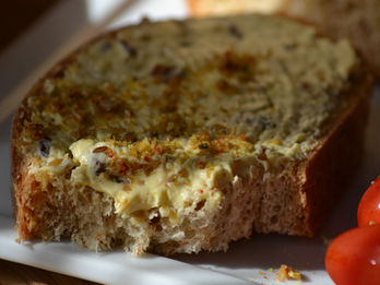 Integralni Hleb sa Semenkama/ Wholemeal Bread with Seeds