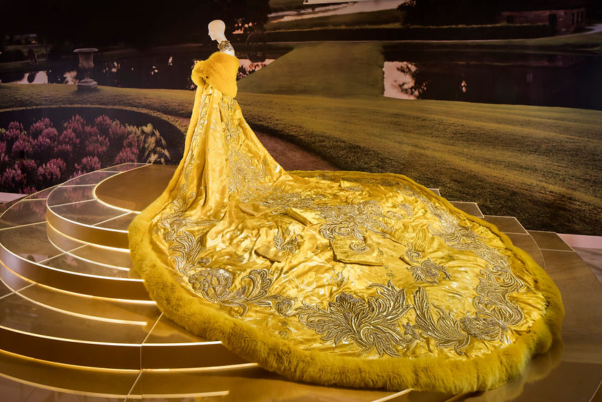 guo-pei-yellow-cape-rihanna-scad-fash.jpeg