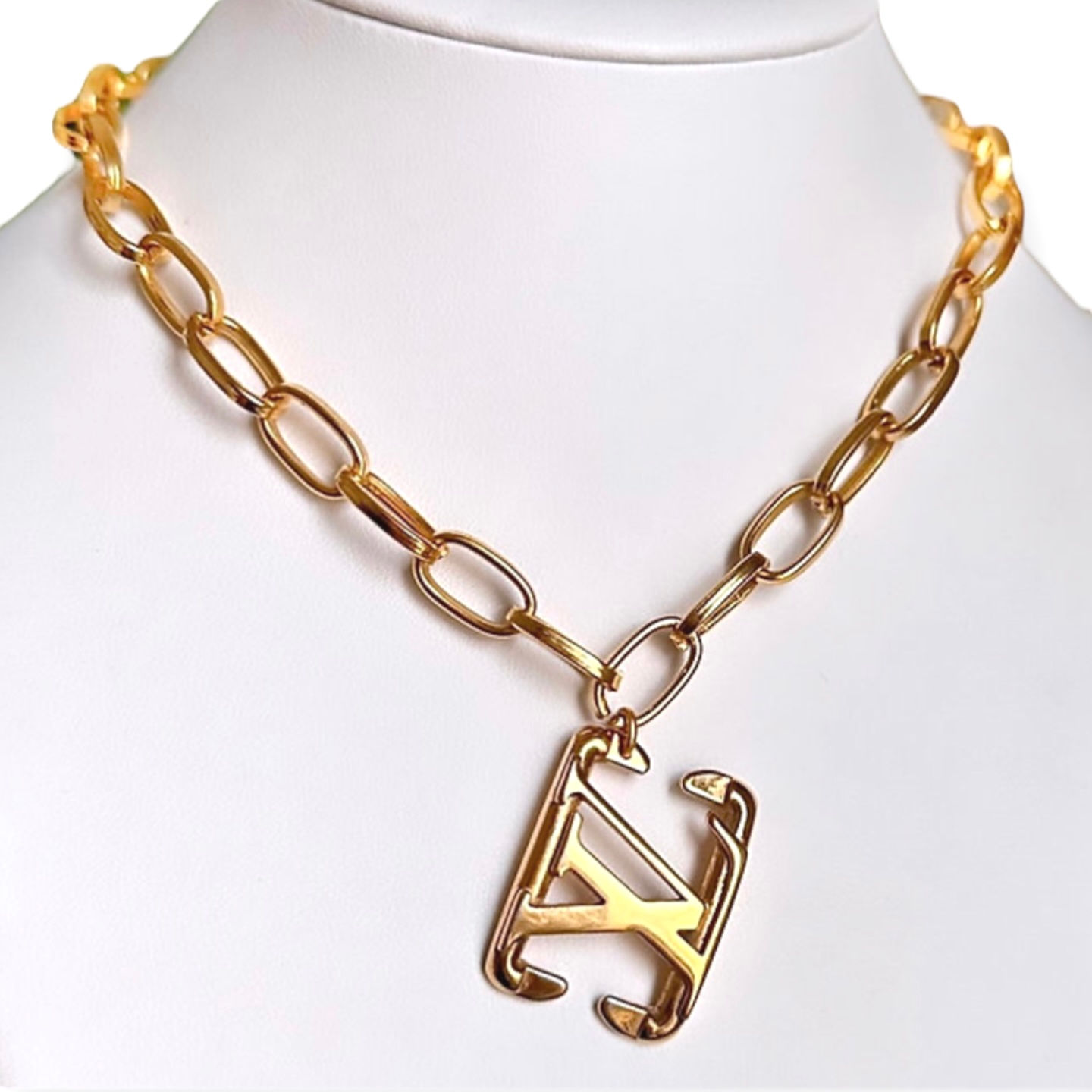 collier upcyclé luxe louis vuitton léonie joaillerie vue de face sur fond blanc