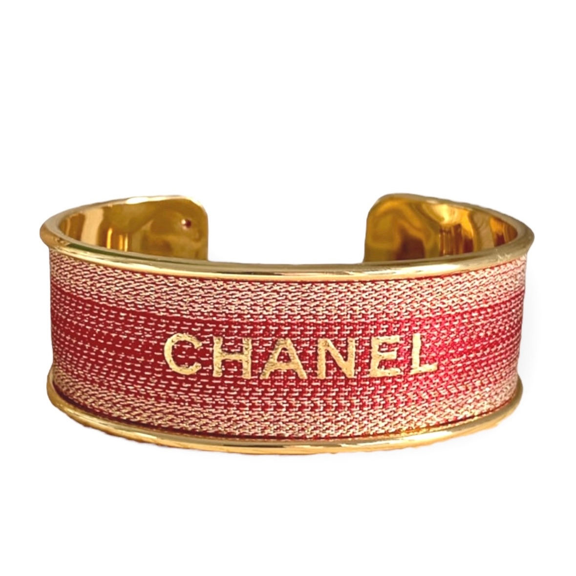 bracelet jonc upcyclé ruban chanel léonie joaillerie vue de face sur fond blanc