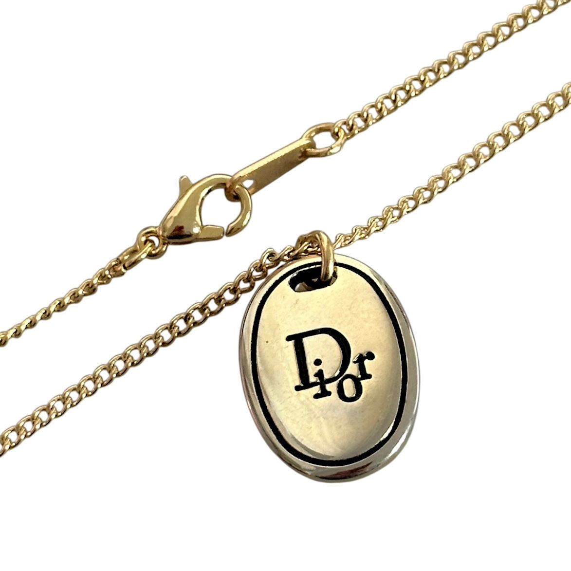 collier upcyclé dior léonie joaillerie vue de face sur fond blanc