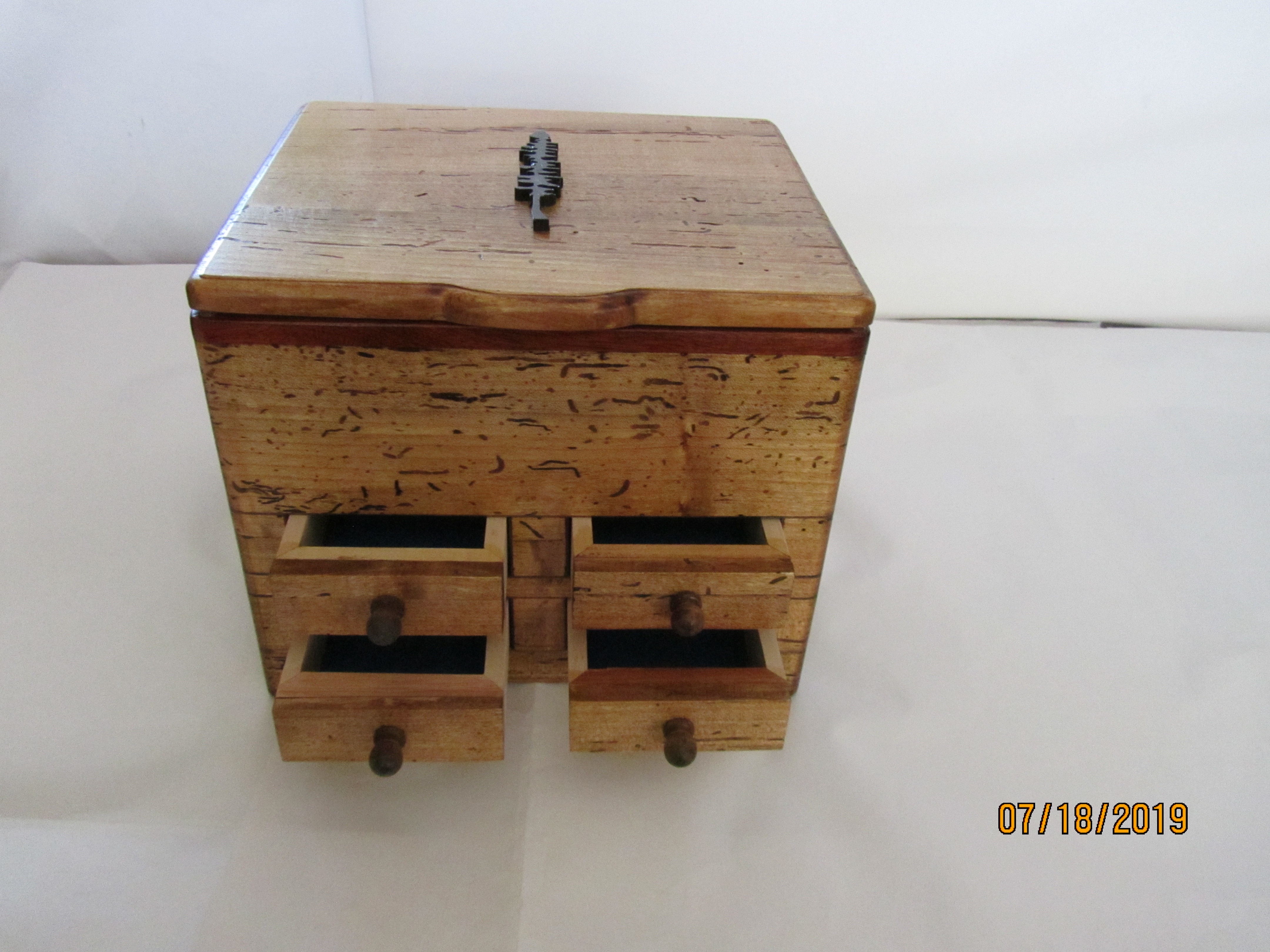 PB#252 Distress-Look Jewelry Case