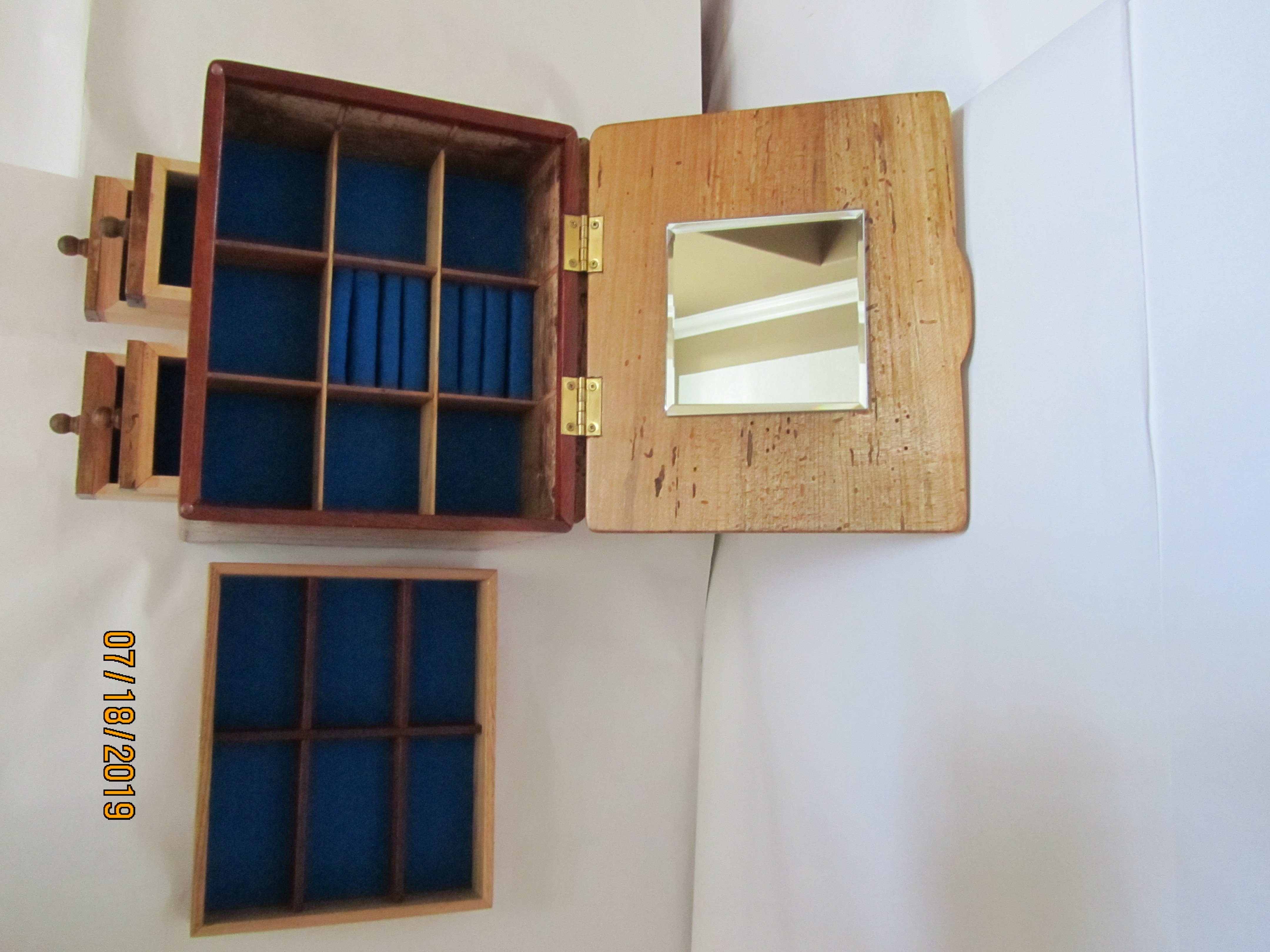 PB#252 Distress-Look Jewelry Case