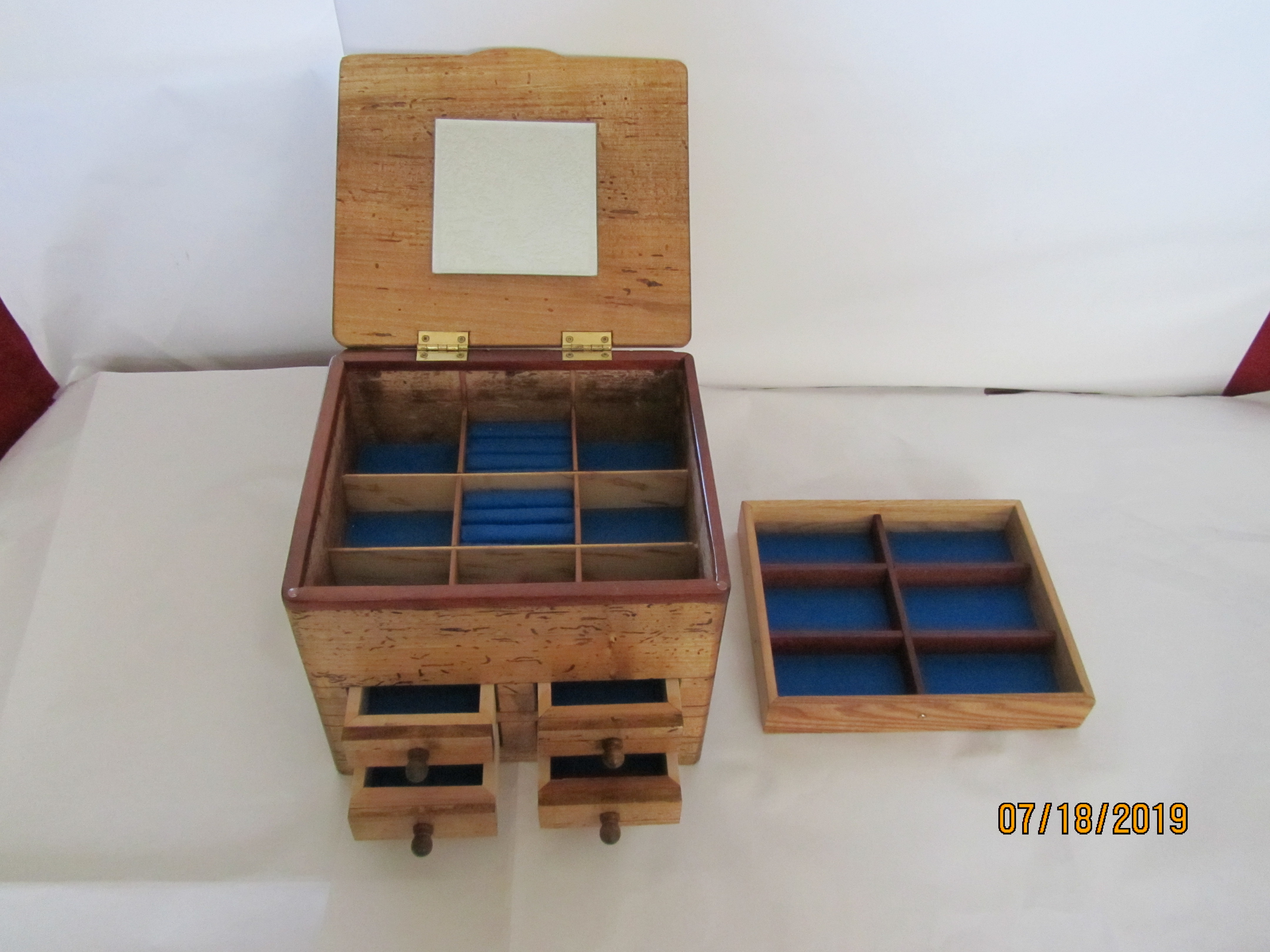 PB#252 Distress-Look Jewelry Case