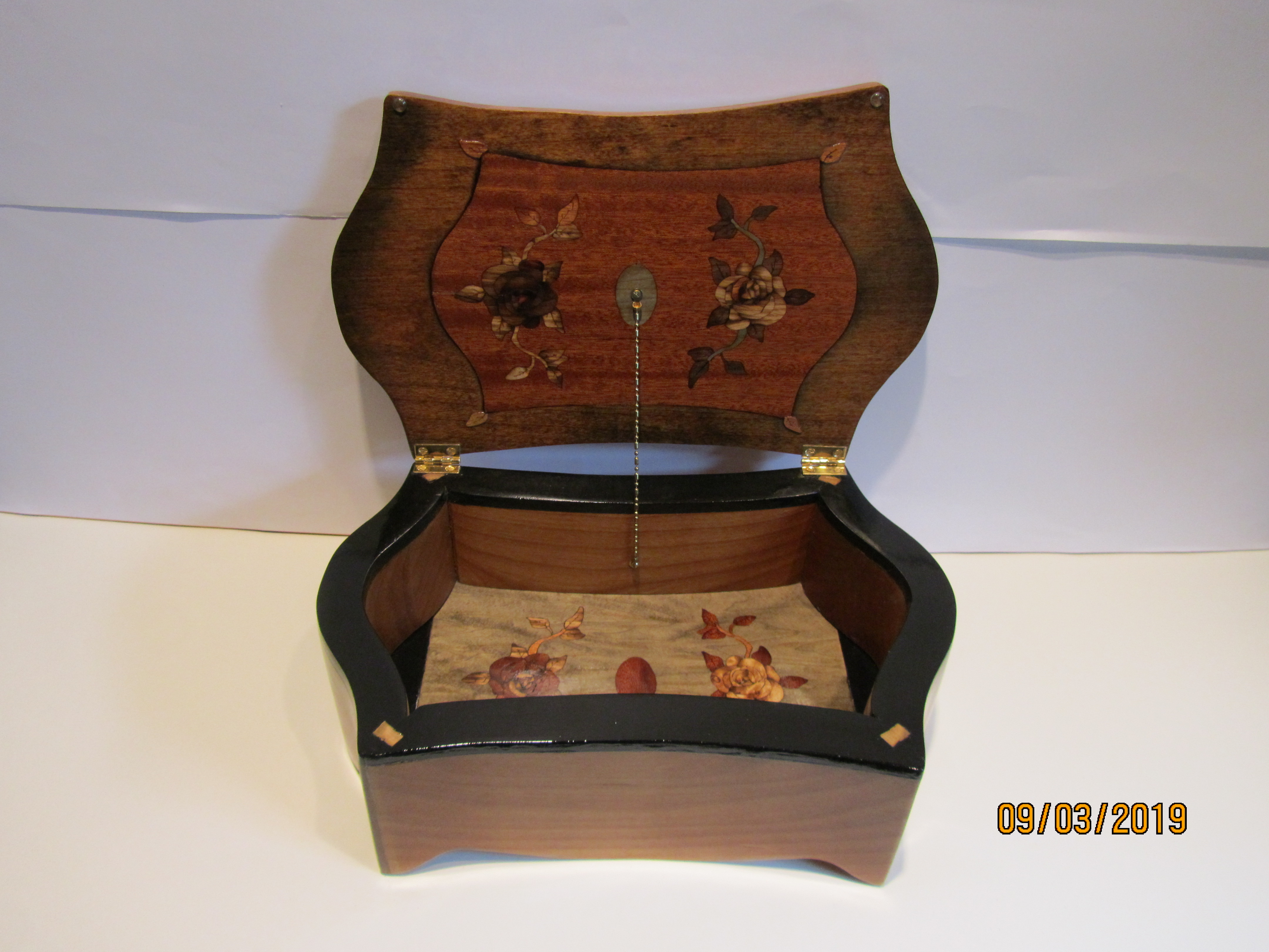 PB#256 French Marquetry Inlay 3 levels of Roses with Leaves in corners $300 PB#256 French Marquetry