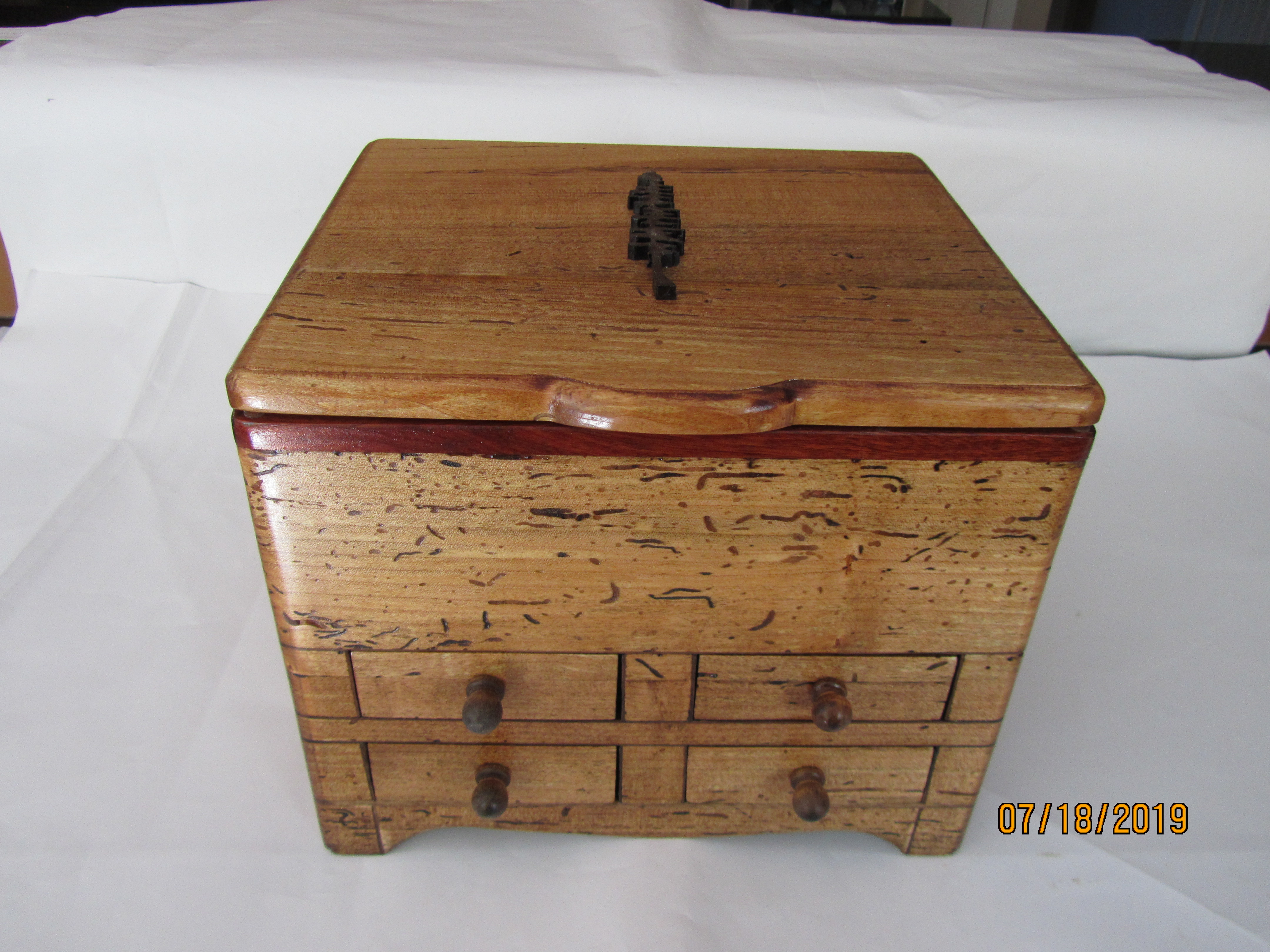 PB#252 Distress-Look Jewelry Case