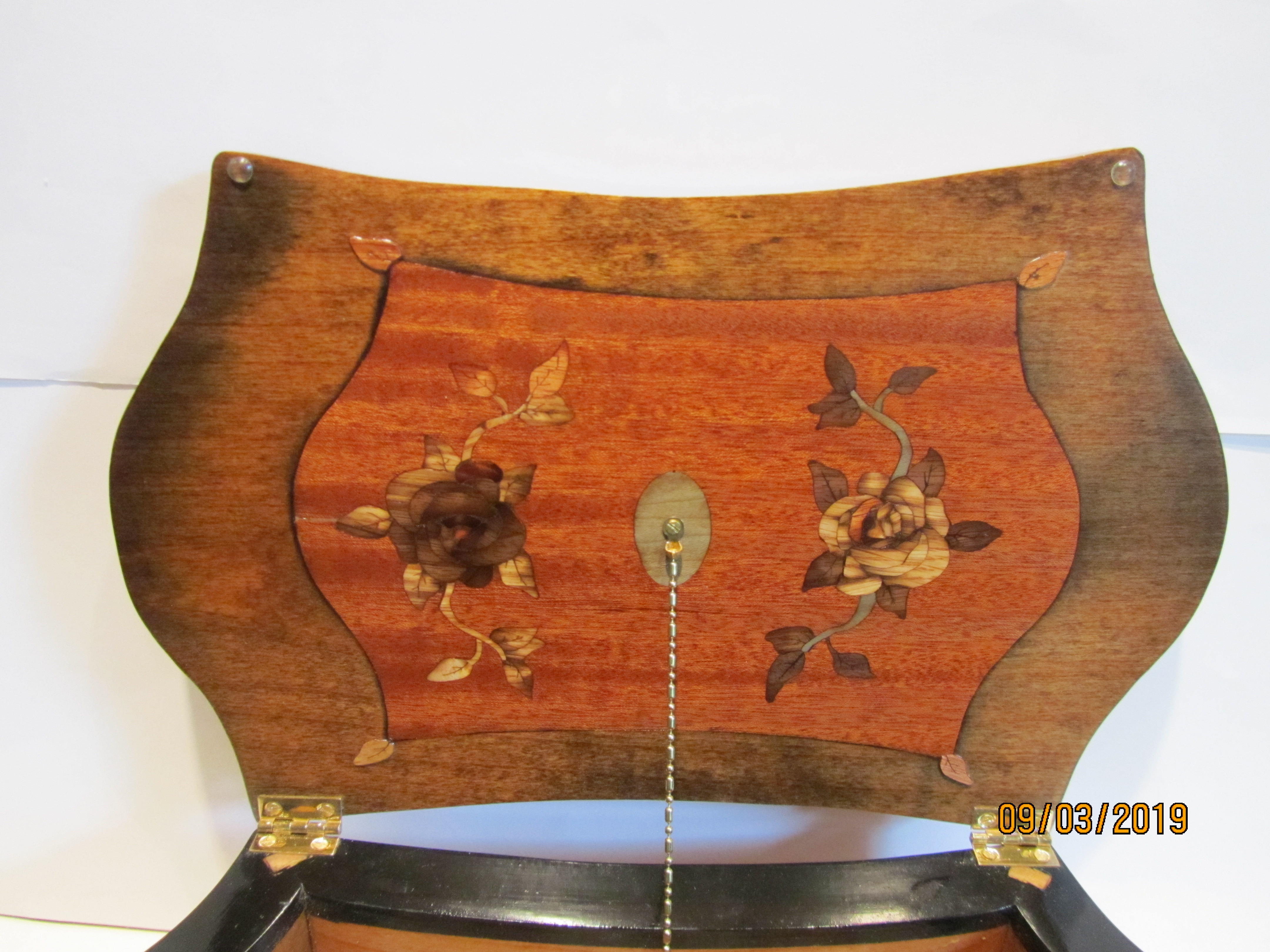 PB#256 French Marquetry Inlay 3 levels of Roses with Leaves in corners $300