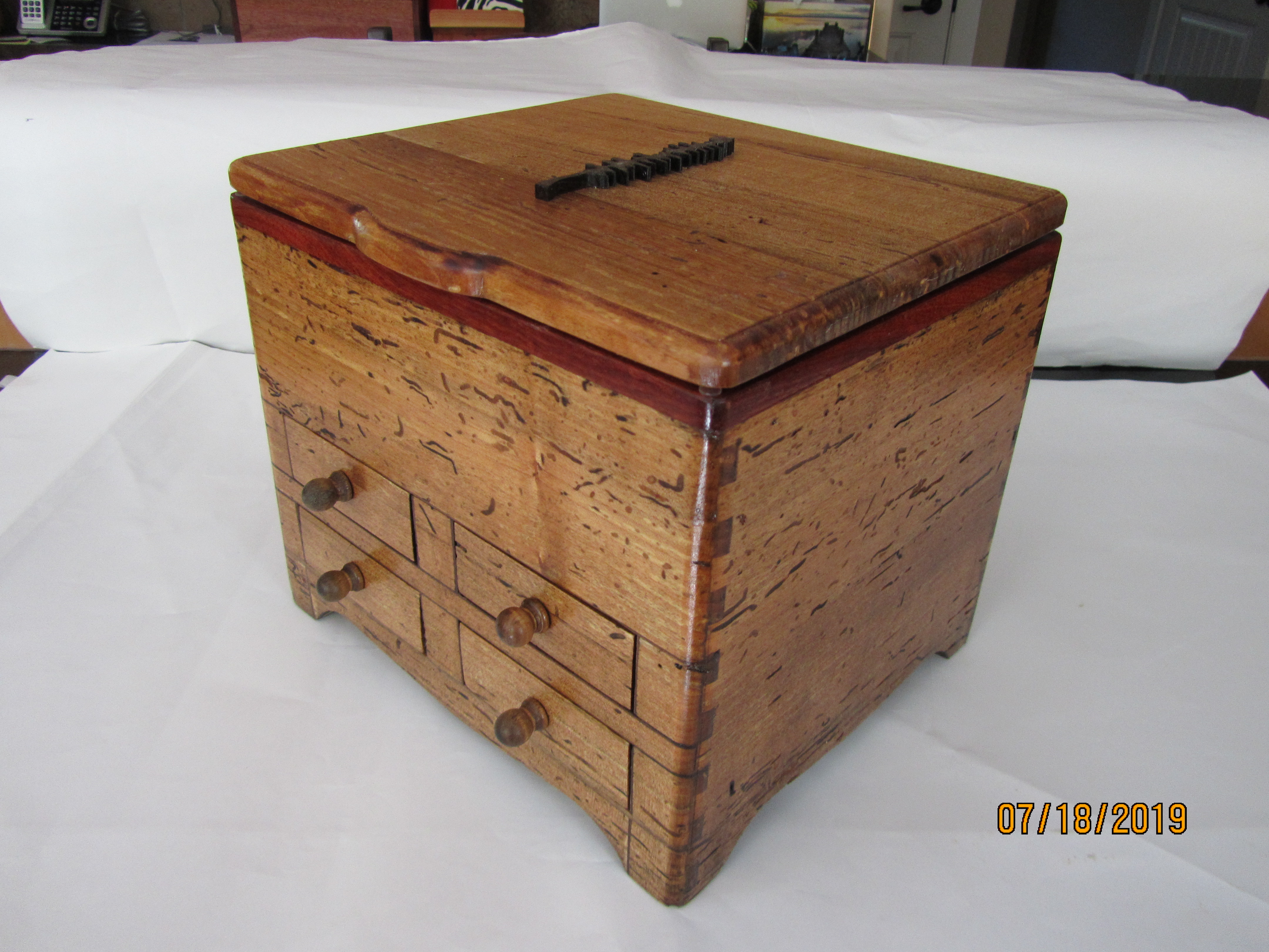 PB#252 Distress-Look Jewelry Case
