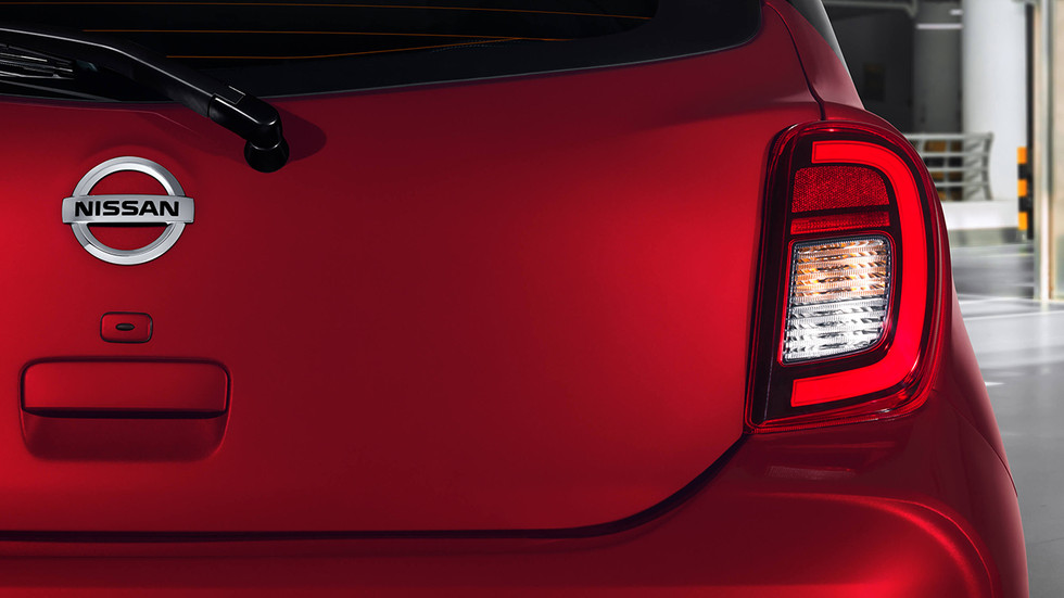 nissan-2021-march_exclusive_tm_bi_tono-rojo_burdeos_negro-negro-exterior-galeria_trasero_h