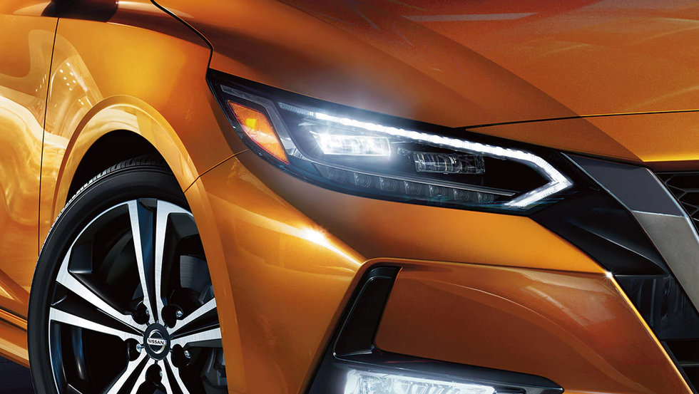 2021-nissan-sentra-thin-projector-led-headlights.webp