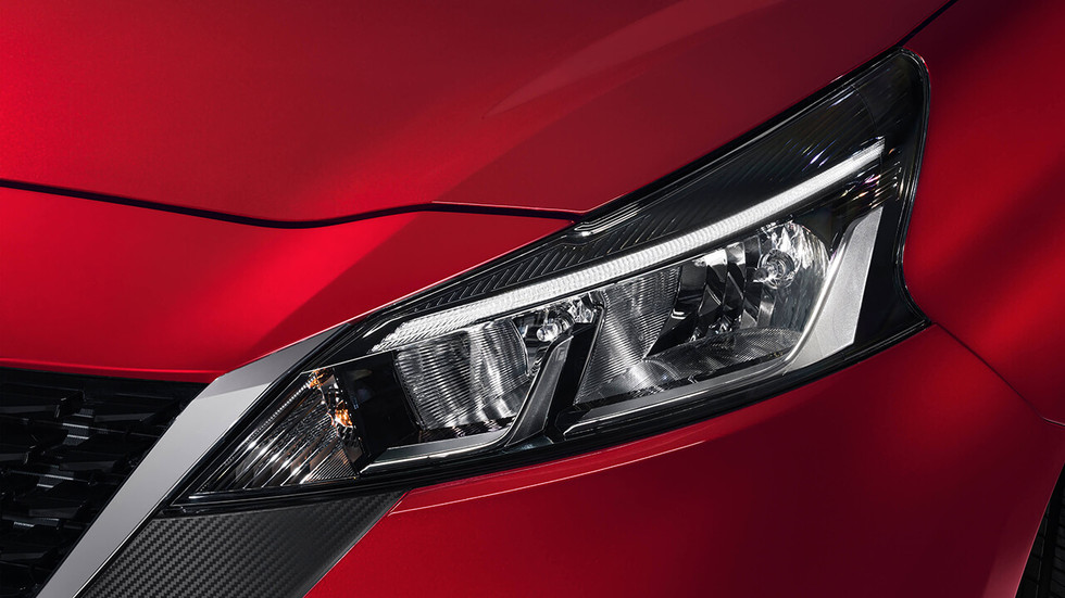 nissan-2021-march_exclusive_tm_bi_tono-rojo_burdeos_negro-negro-exterior-galeria_faro_h-d.
