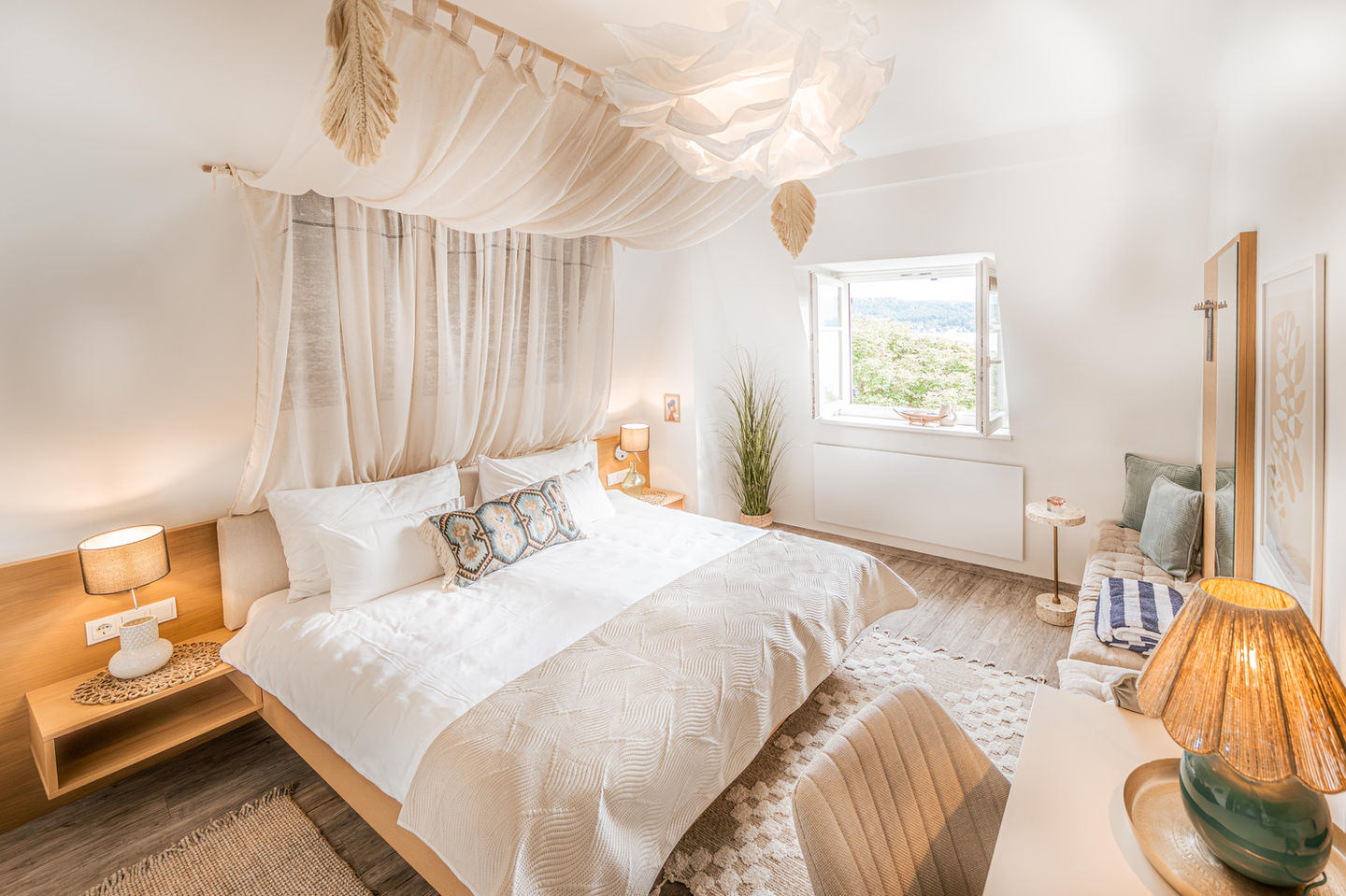 Individuell gestaltetes Comfort-Zimmer im Strandhotel Kärntnerhof