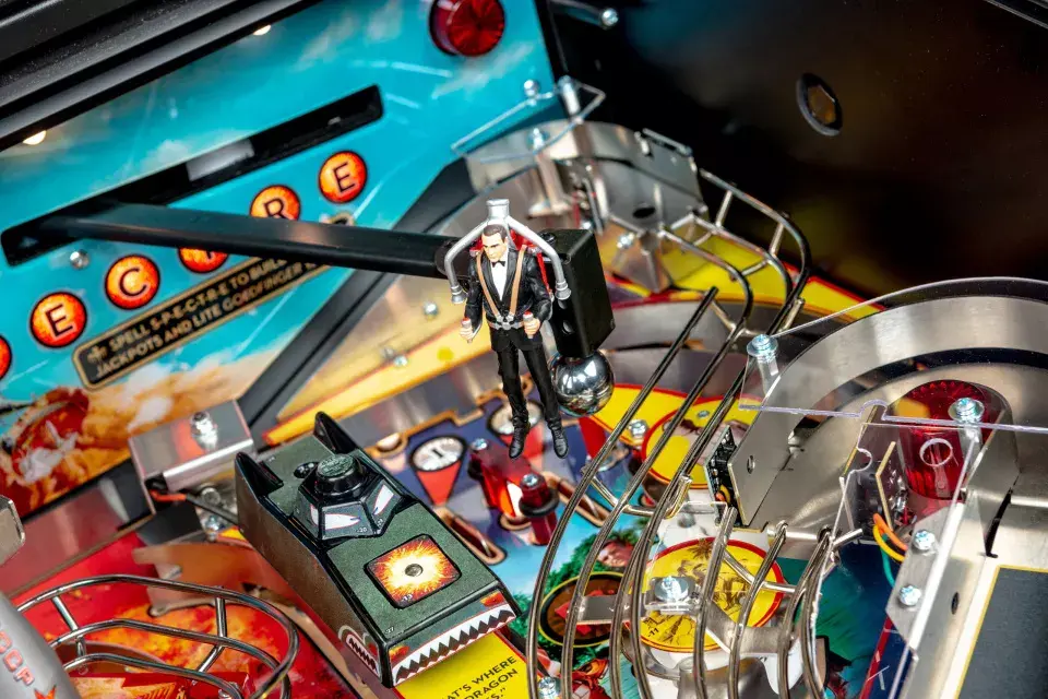 Miniature : Flipper James Bond 007 Premium Stern Pinball