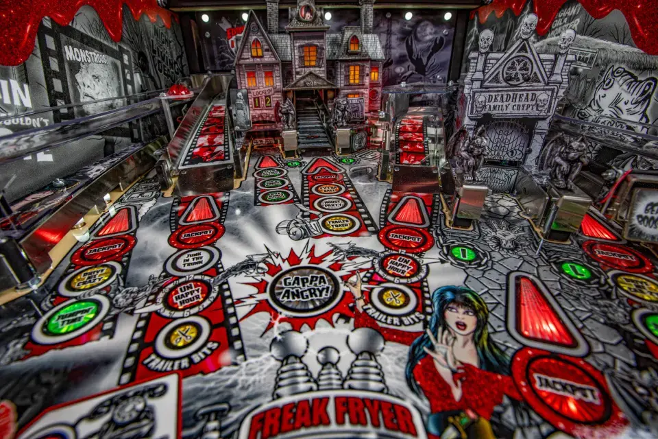 Miniature : Flipper Elvira's Blood Red Kiss Edition Stern Pinball