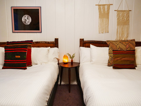 Double Queen Motel Room - Grand Pine Cabins Wrightwood Hotel