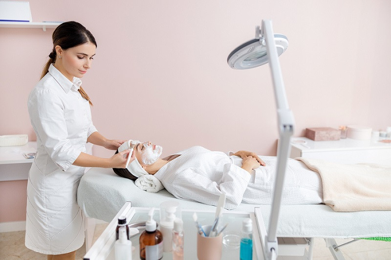Esthetician Giving Woman a Facial in Orlando fl