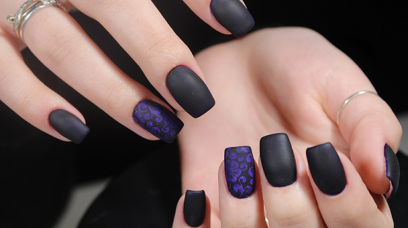 Matte nails from a nail technician in Orlando FL