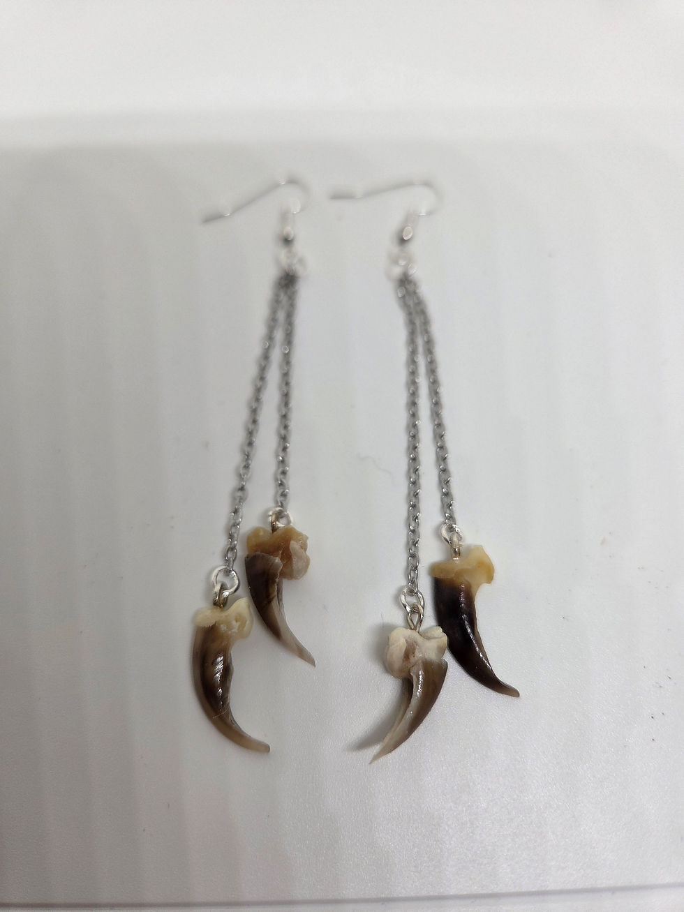 Thumbnail: Claws and Chains