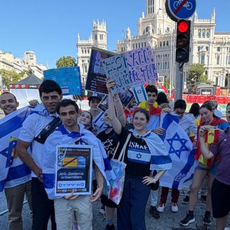 Españoles judíos, católicos y protestantes se enfrentan a un antisemitismo brutal en La Vuelta