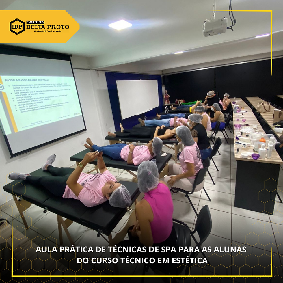 Aula prática de técnicas de spa para as alunas do curso Técnico em Estética