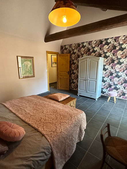 chambre lit double gite des écuries au domaine des barrettes a agde