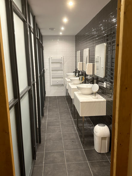 salle d'eau et wcs gite des écuries au domaine des barrettes a agde