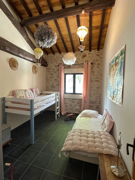 chambre lits simples gite des écuries au domaine des barrettes a agde