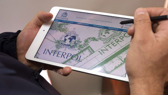 PDI pone a disposición de la justicia a falsa funcionaria de aerolínea por millonarias estafas