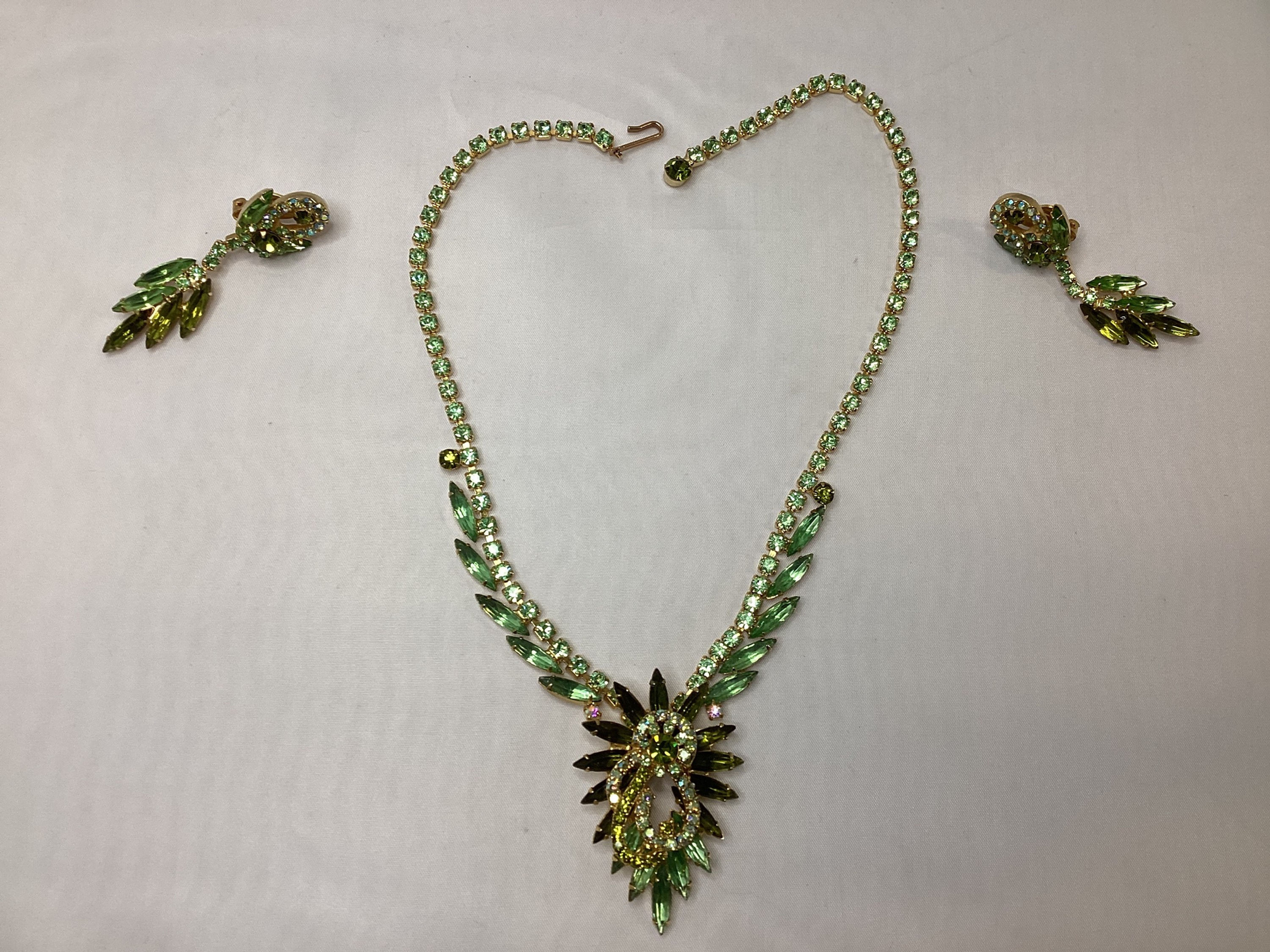 Green Demi - Parure Necklace and Earrings.